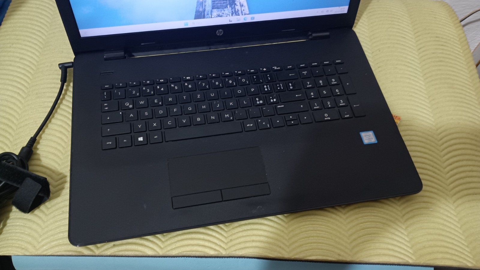 HP 17-BS553NG 17.3″ 1600X900 I3-6006U 8gb 256gb NVME WIN11