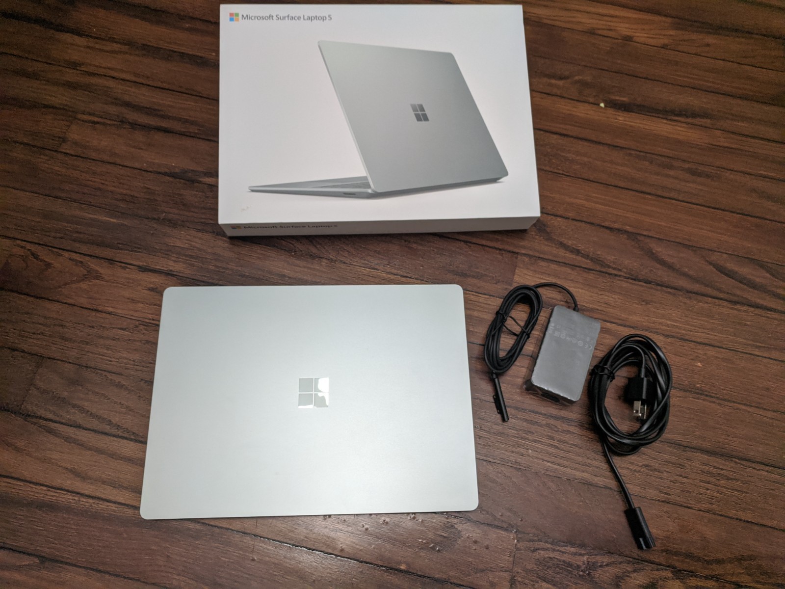 Microsoft Surface 5 16GB RAM 512GB SSD i7-1265U Sage – MINT + BOX 2nd POWER ADAP