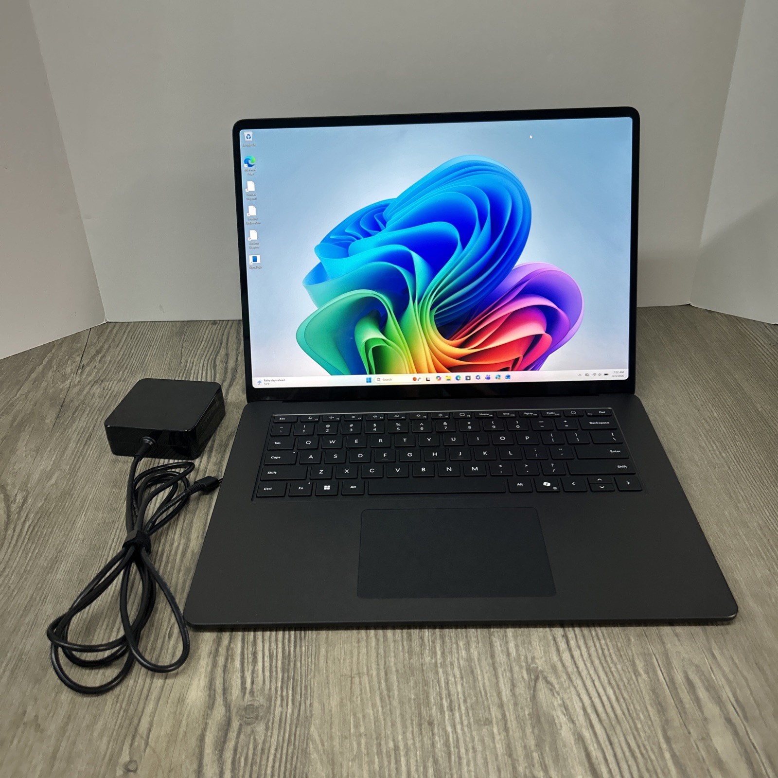 Microsoft Surface 7th Edition 15″ Snapdragon X 3.4GHz 16GB 1TB SSD Win 11 (2037)