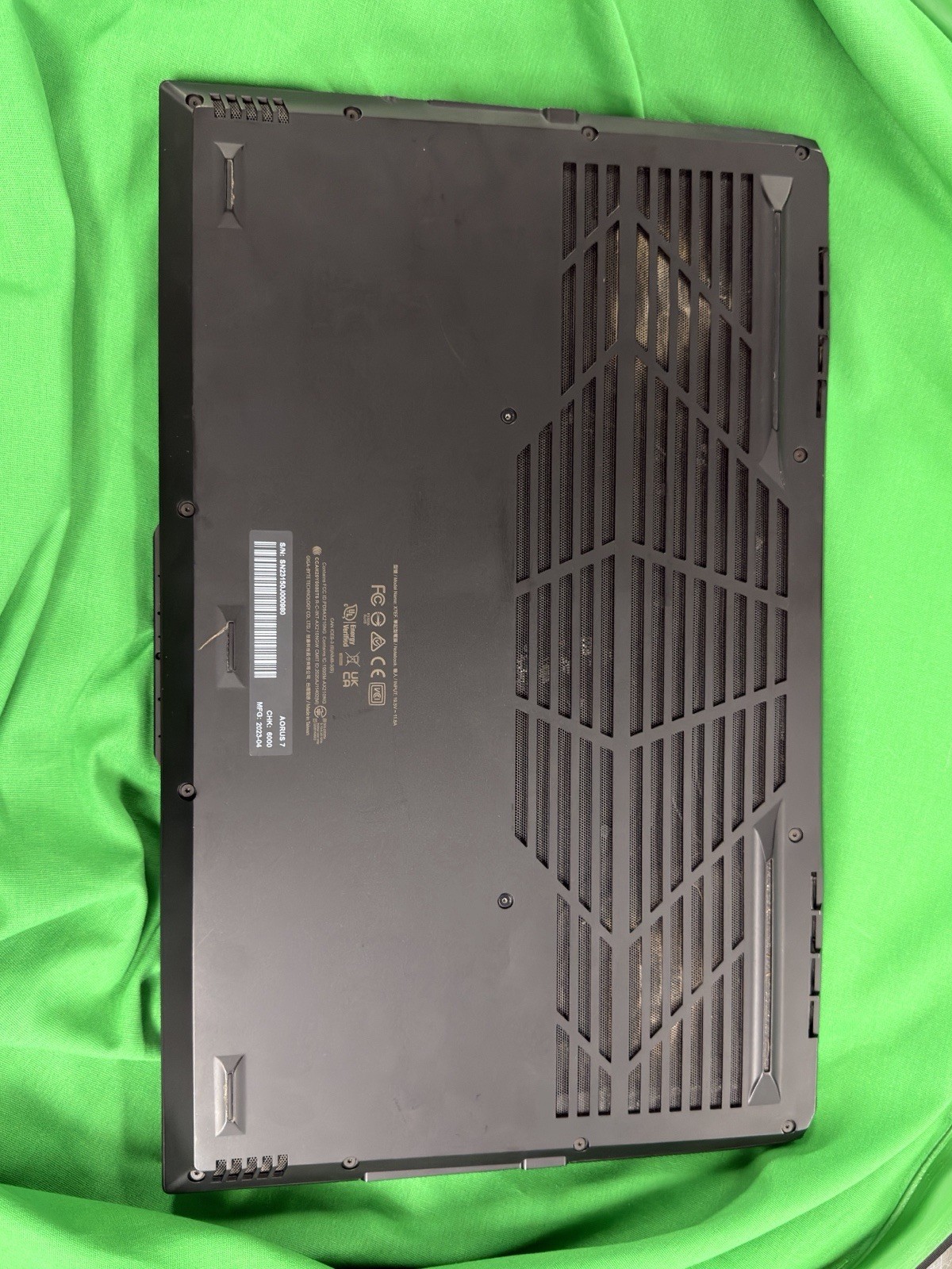 GIGABYTE AORUS 7 9KF-E3US513SH 17.3″ FHD RTX 4060 Laptop i5 16GB Win 11