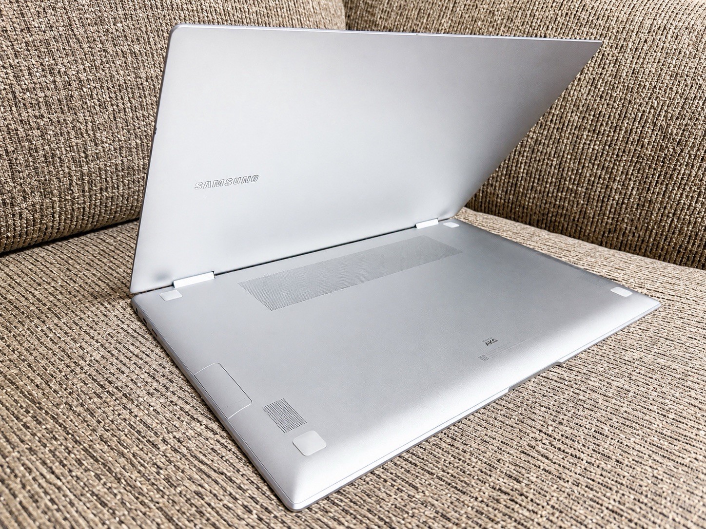 Samsung Galaxy Book 15.6″ 2-in-1 Touch i7 16GB 1TB SSD Windows 11 Silver