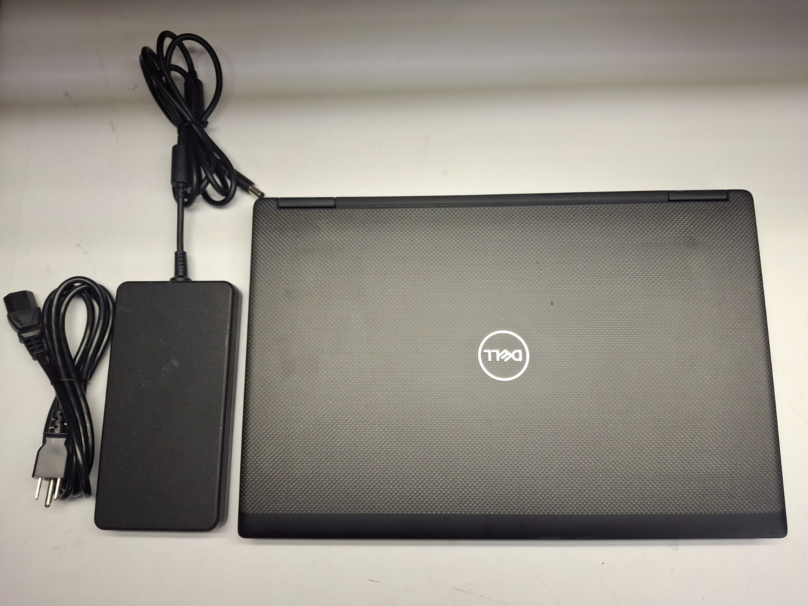Dell Precision 7730 17.3″ FHD i7-8850H 32GB DDR4 256GB SSD Quadro P3200 Win11P