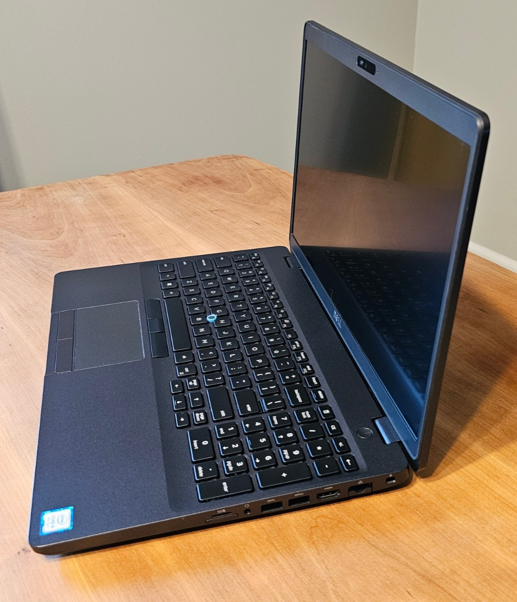 Good Dell Latitude 5500 i5-8265U 1.6GHz 8GB RAM 256GB NVMe Full HD AC & Battery