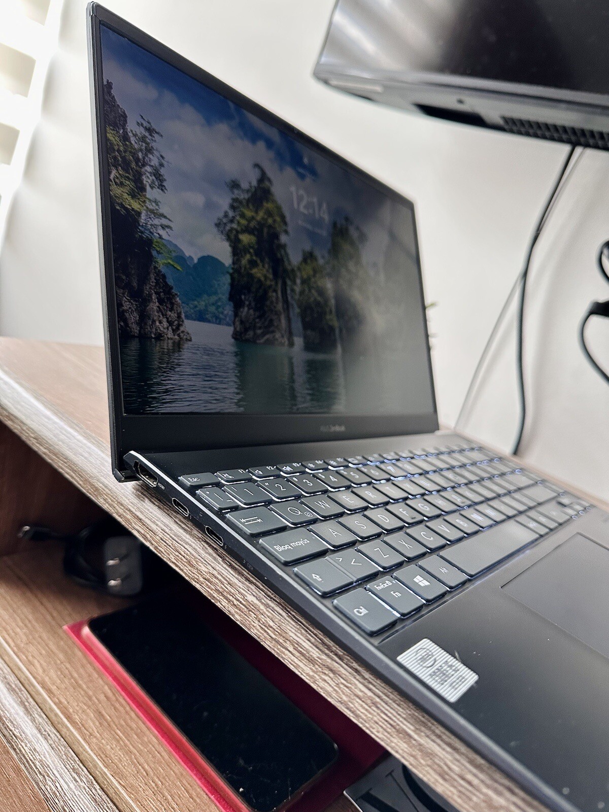 ASUS Zenbook 13.3 inch (256GB, Intel Core i5 10th Gen., 3.60GHz, 8GB)…