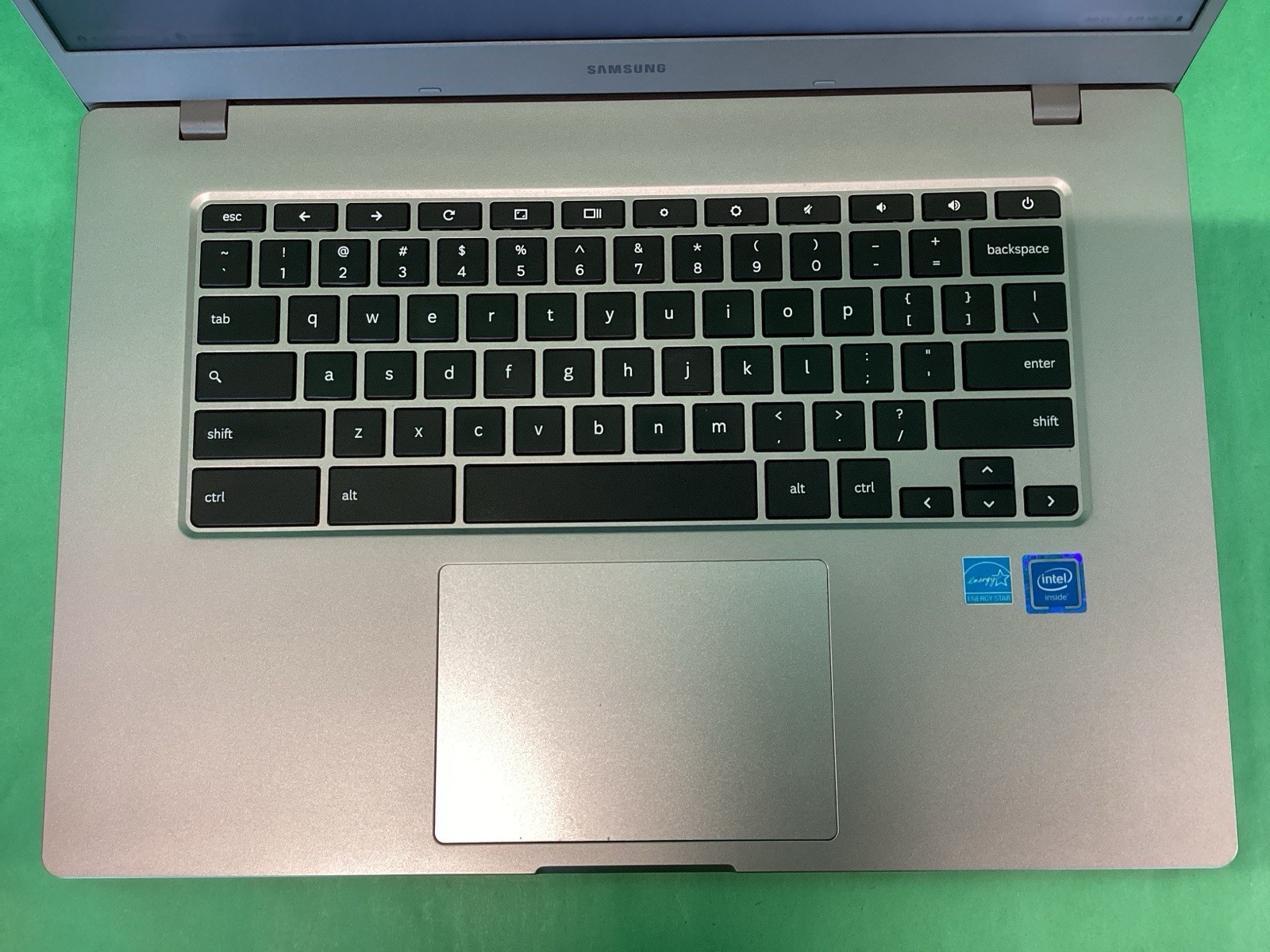 Samsung Chromebook ‎4+ XE350XBA-K01US Celeron N4000 – POWERS ON – UNTESTED