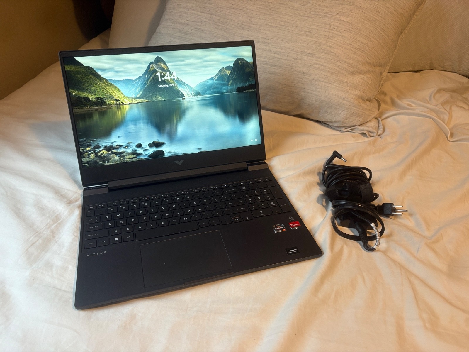 HP Victus 15; 15.6” (512GB SSD, AMD Ryzen 7 5800H, 3.2GHz, 16GB RAM, 144Hz Ref)