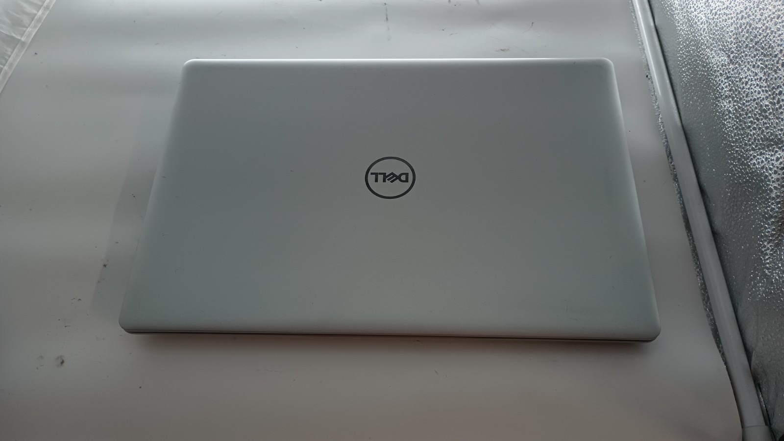 7194 Inspiron5575 w/charger.Ryzen3.8GB.128GB NVMe.15.6″.Radeon.Optical.W11.Nice!