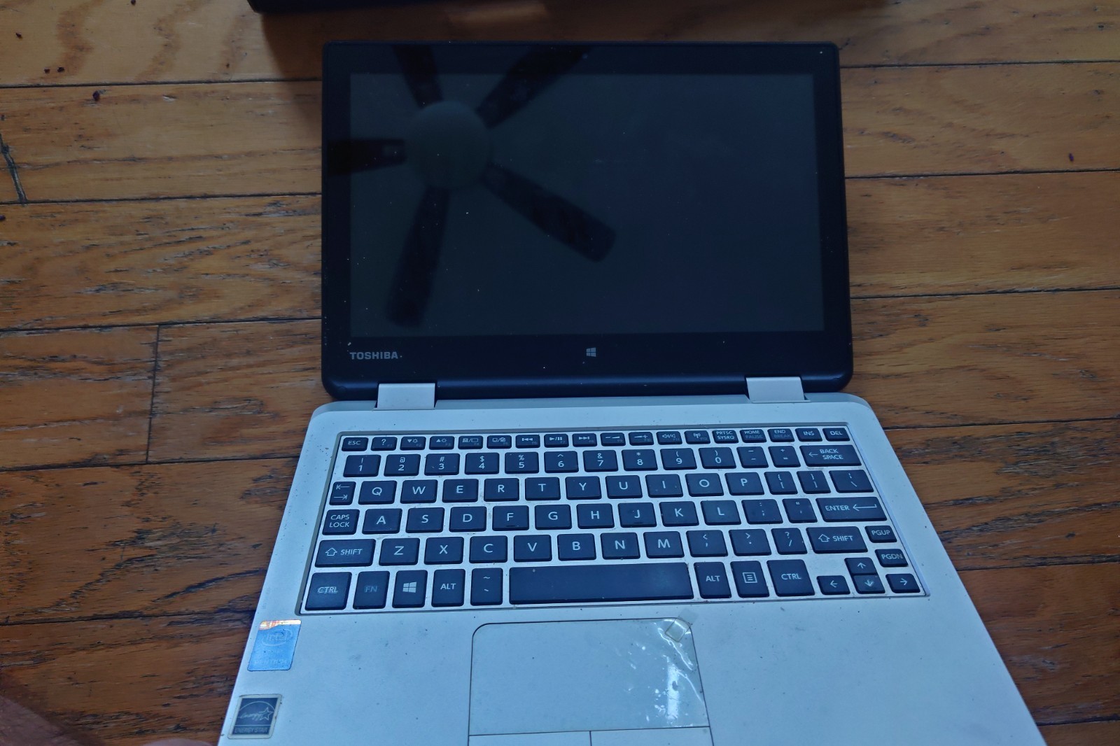 Toshiba Netbook Tablet L15W-B1320 exc cond, box papers Great Survivor suit child