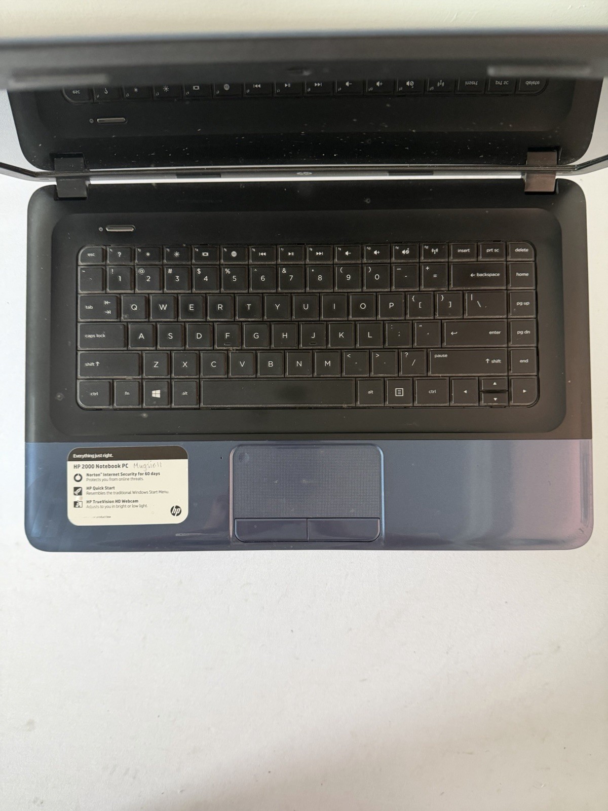 HP Notebook 2000 Laptop – Good Screen – AMD E-300 – RAM 4 GB – Read Des