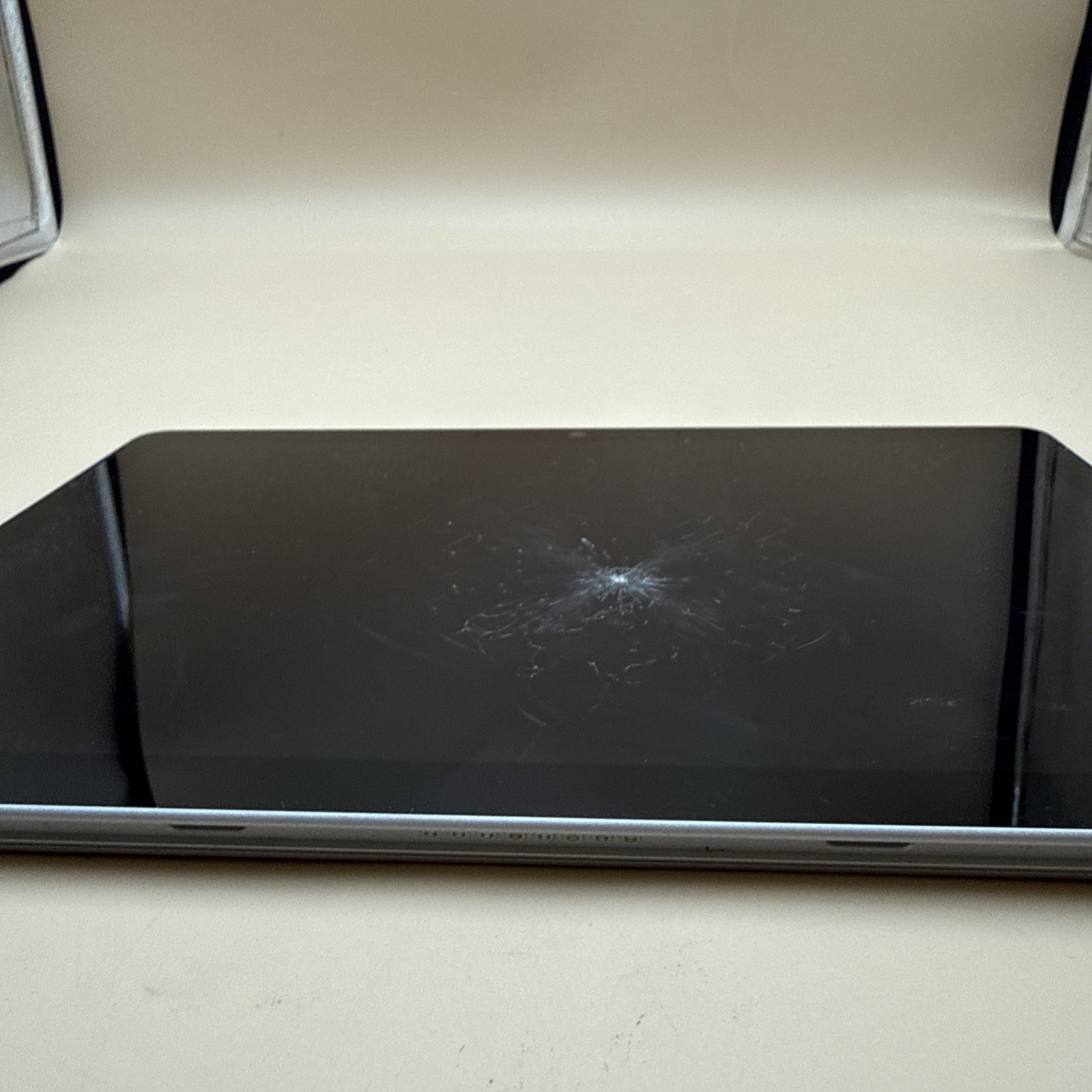 Microsoft 1926 Surface Go 2 10.5″ Pentium 4425Y 1.70Ghz 64GB FOR PARTS