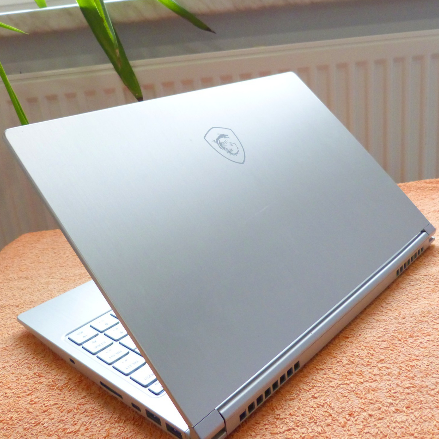 MSI Prestige 14 PS42 FULLHD RGB ULTRABOOK METAL l SSD Windows 11 I i7 8G NVIDIA