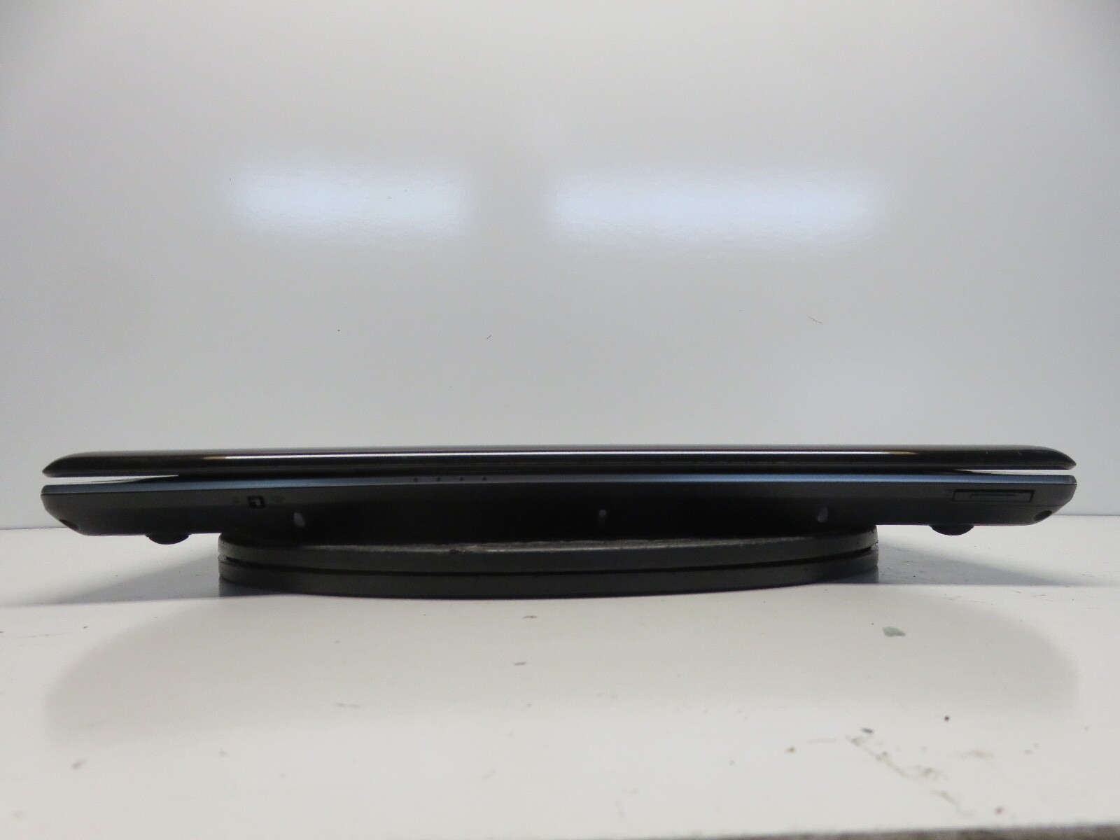 Lenovo IdeaPad Z560 Intel i5 M460 2.53GHz 4 GB NO HDD No Batt