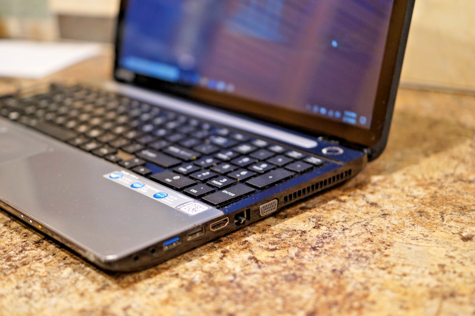 22H2 Version Active WIN10PRO Touch Toshiba Satellite C55t-A@1.40GHz,6GB RAM