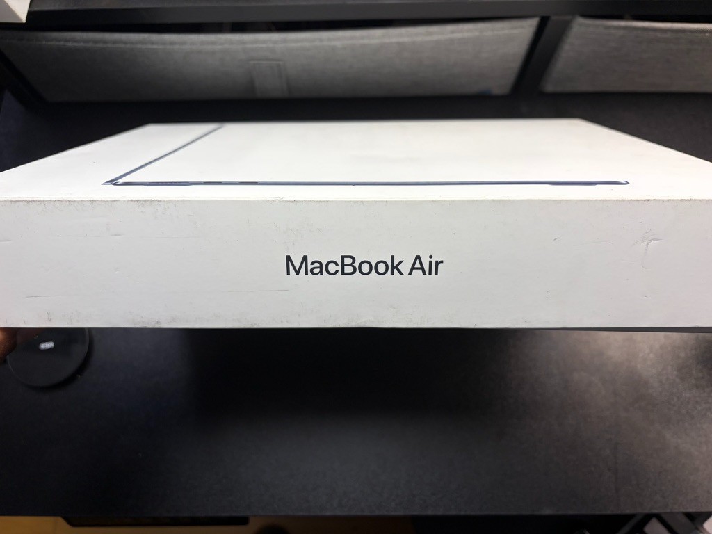 Apple MacBook Air 13″ (M3, 2024) – 16GB RAM / 512GB SSD – Midnight Blue – Excell