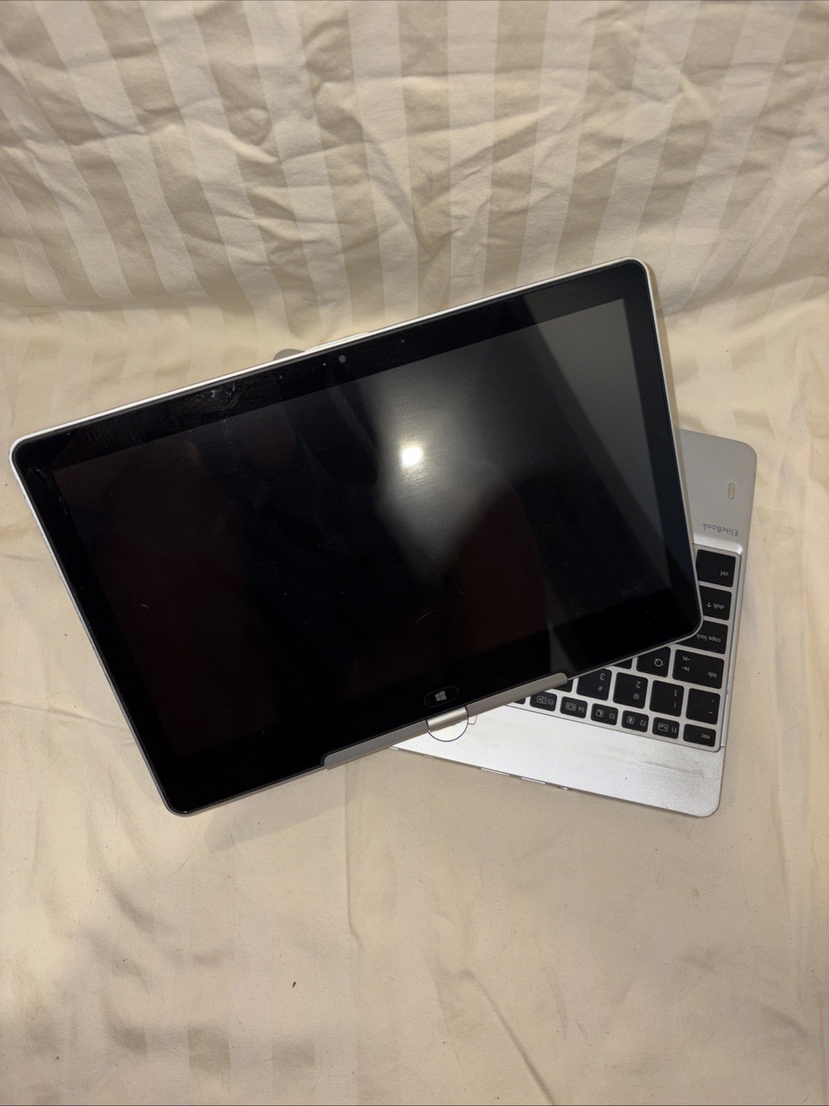 HP EliteBook Revolve 810 G3 – 11.6″ HD, 2.2GHz i5, 4GB RAM, 128GB SSD