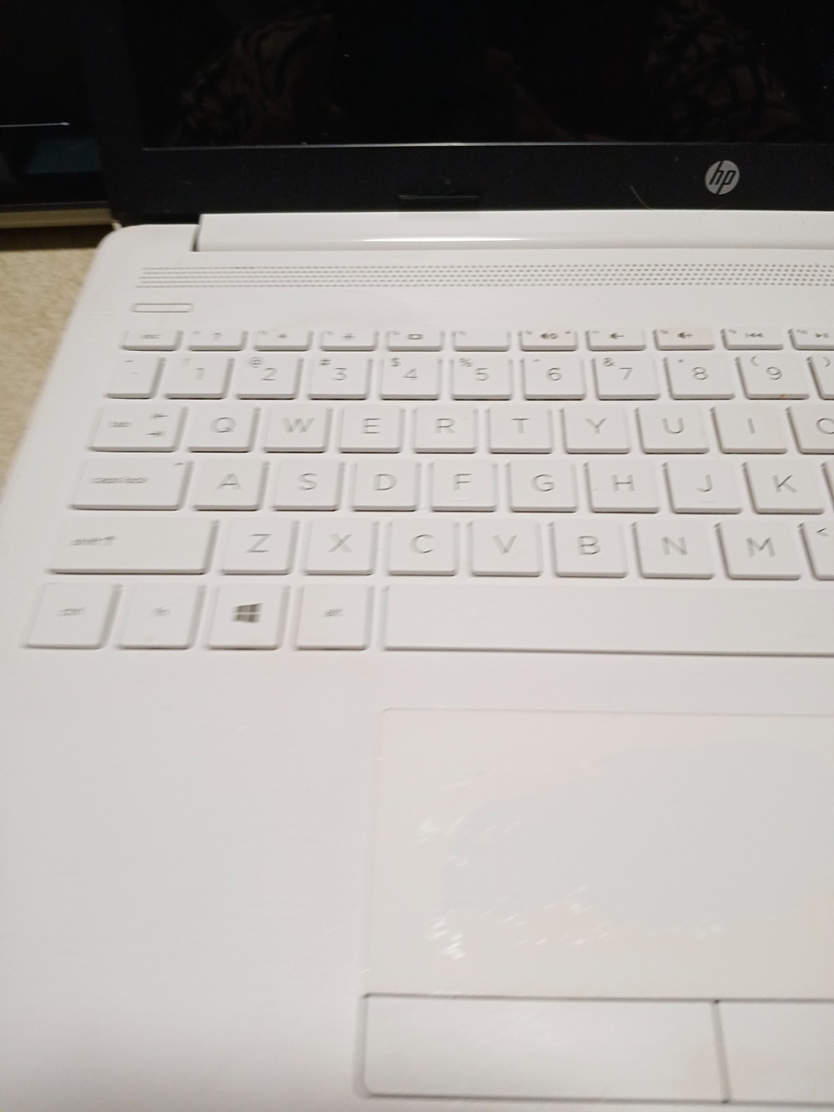 HP 15.6 Notebook – 15-da0043nr White 2019