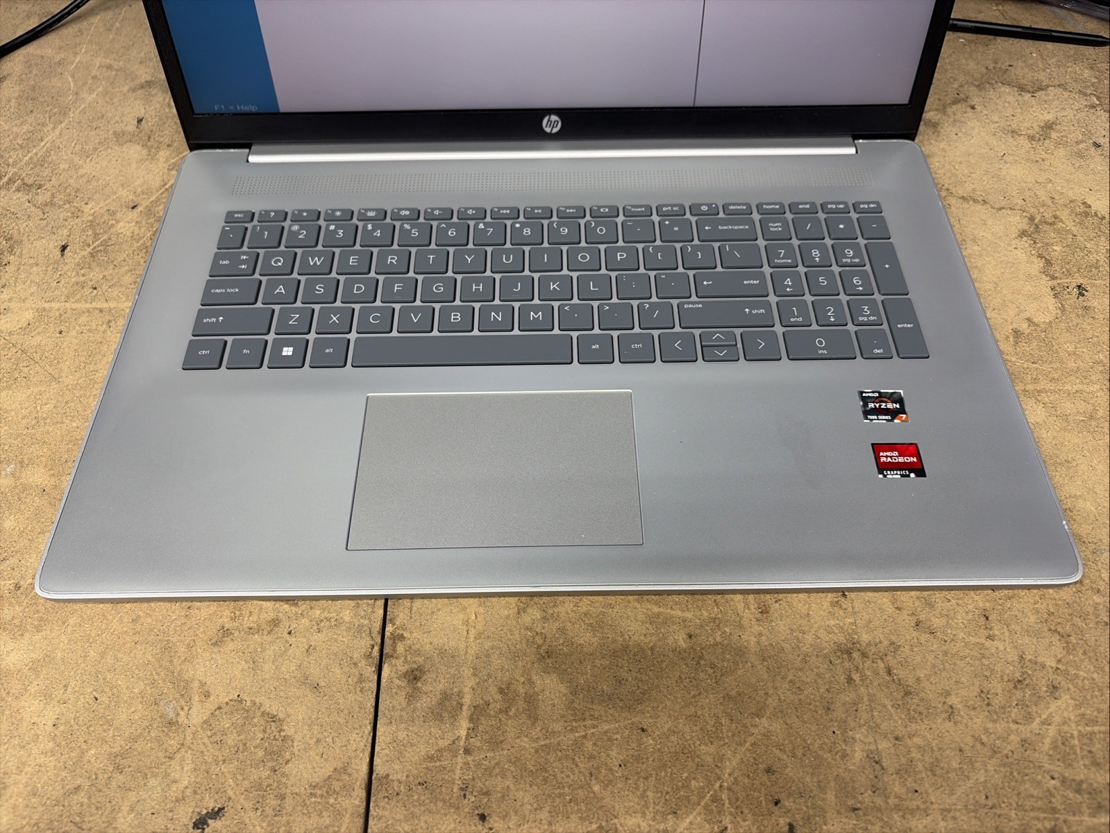 HP 17z-CP300 17” Ryzen 7 7730u 8GB RAM 512GB SSD