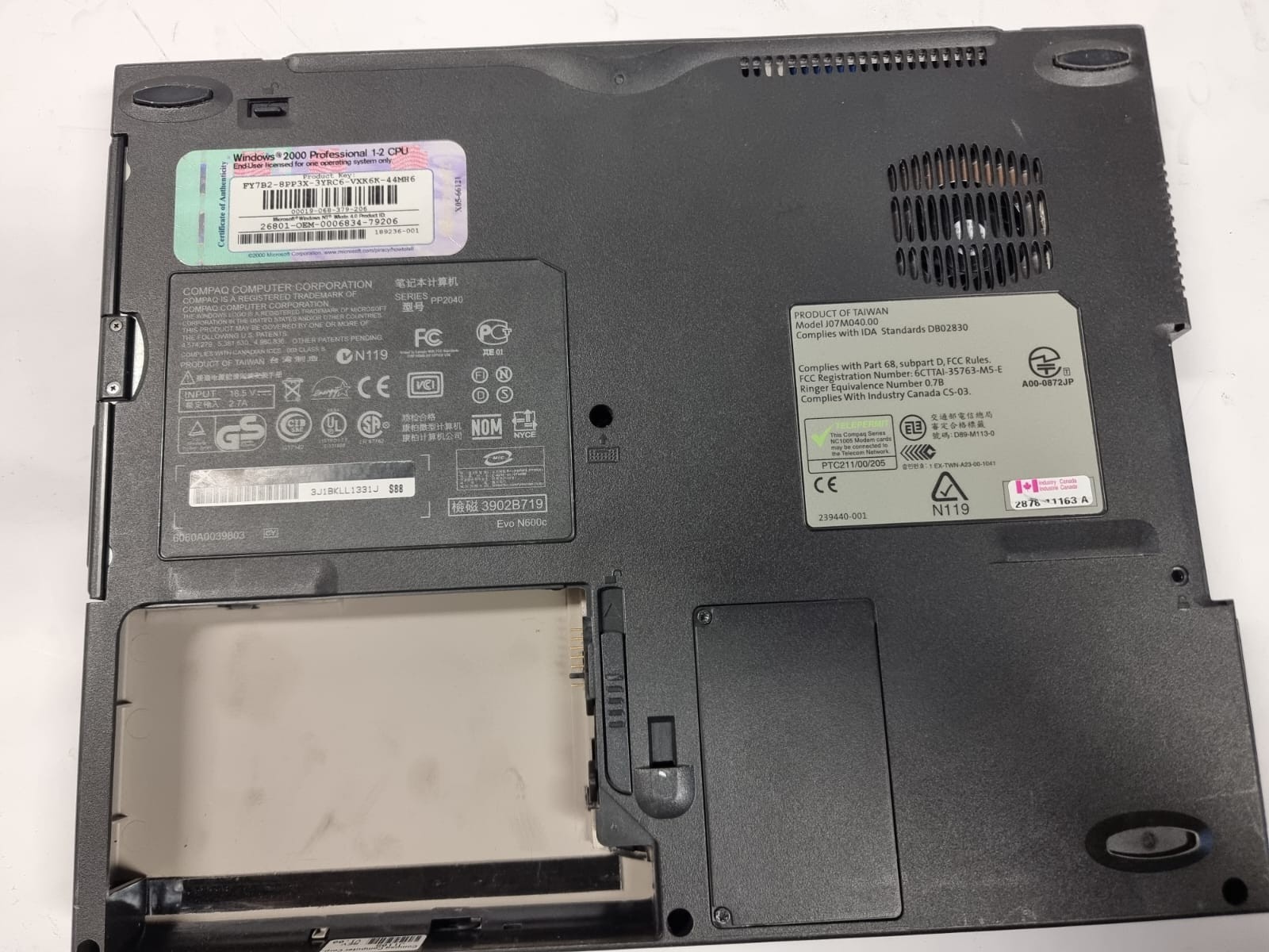 Compaq Evo N600C Intel Pentium III-M 1066MHz 256 MB NO HDD / Vintage / Untested