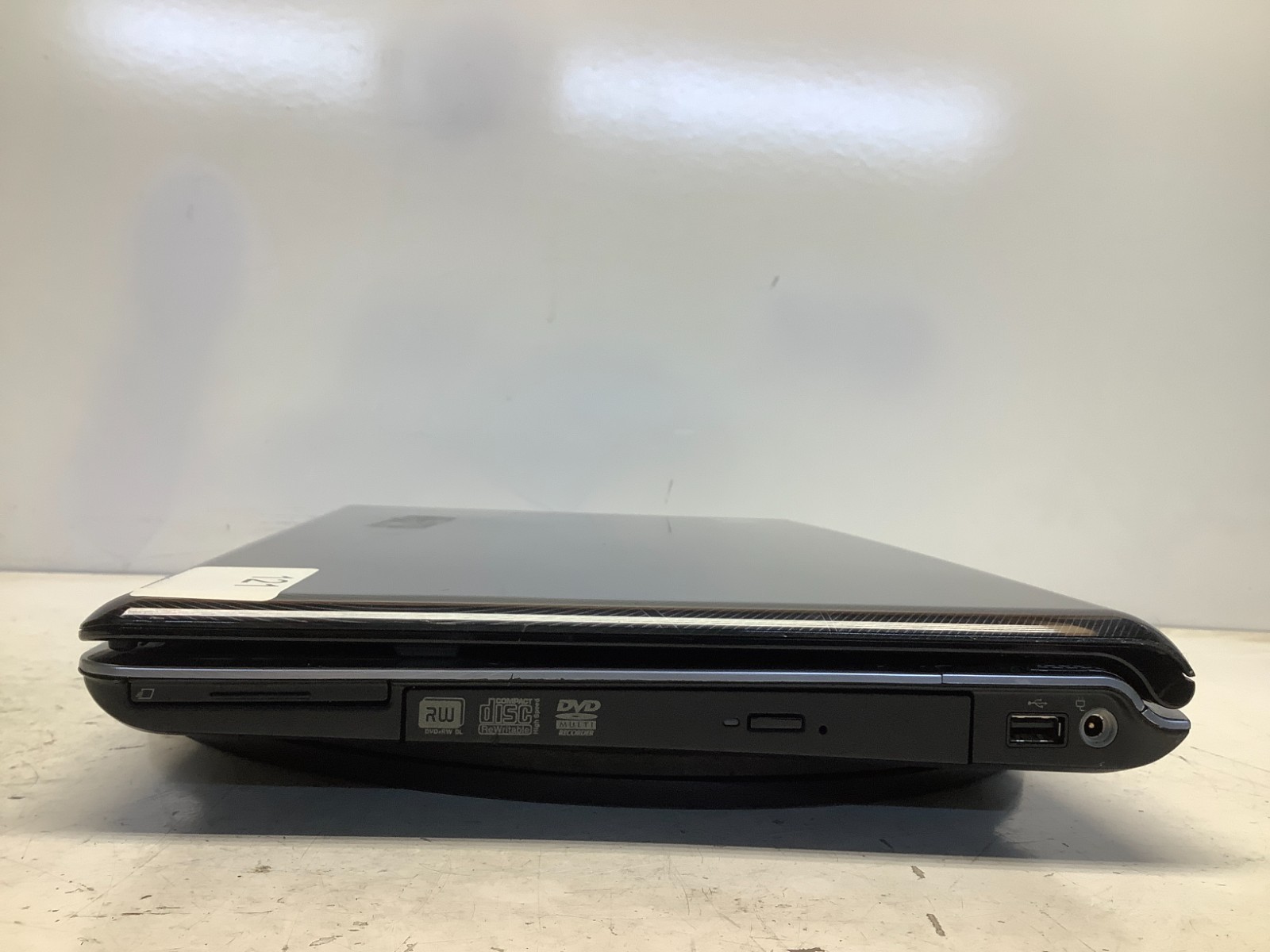 HP Pavilion DV6604NR AMD Athlon 64 X2 TK-55 1800MHz 1 GB NO HDD