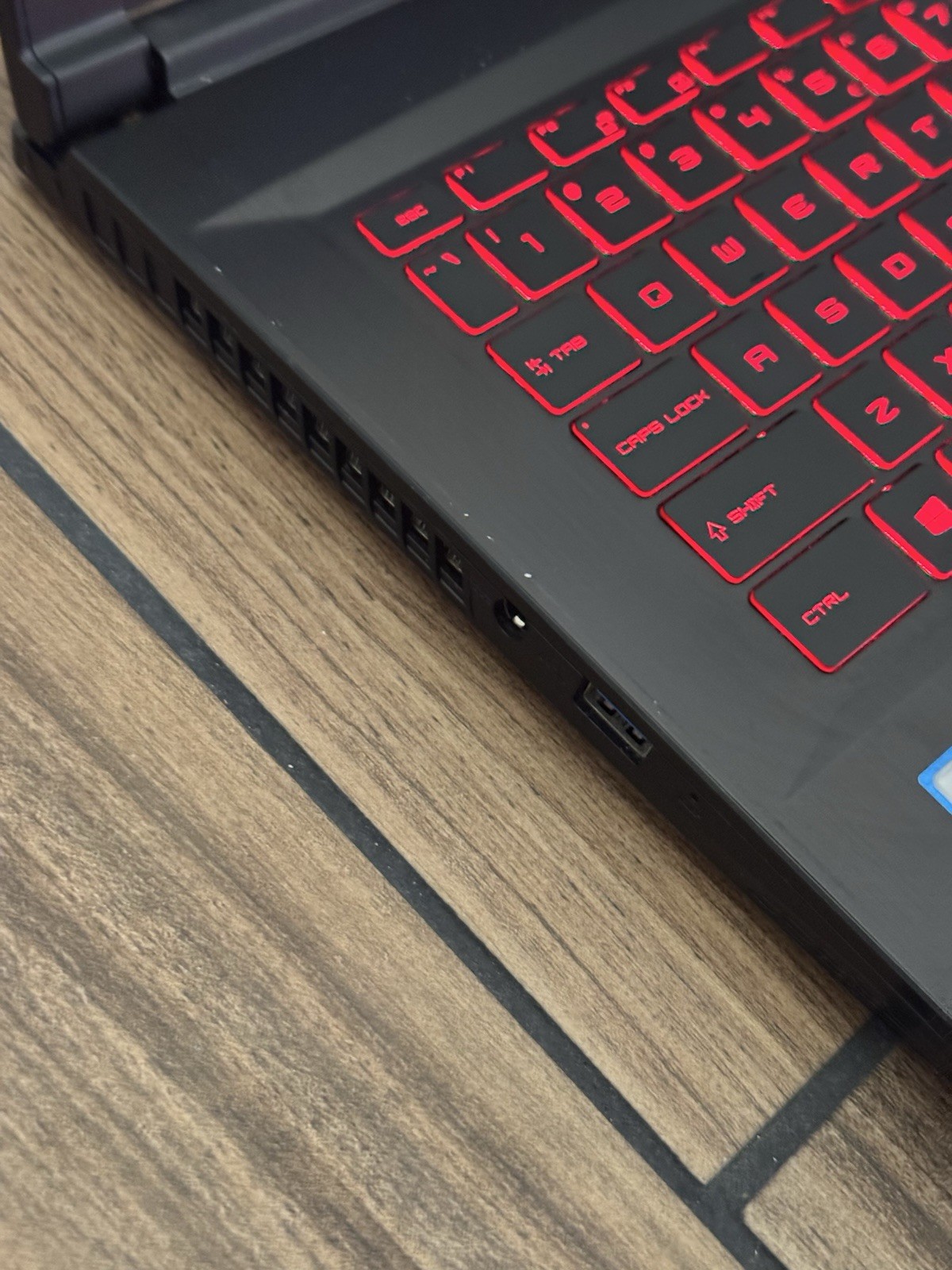 MSI Thin GF63 15.6 Black FHD i5-9300H 2.40GHz 8GB 512GB SSD GTX 1650 Max-Q Good