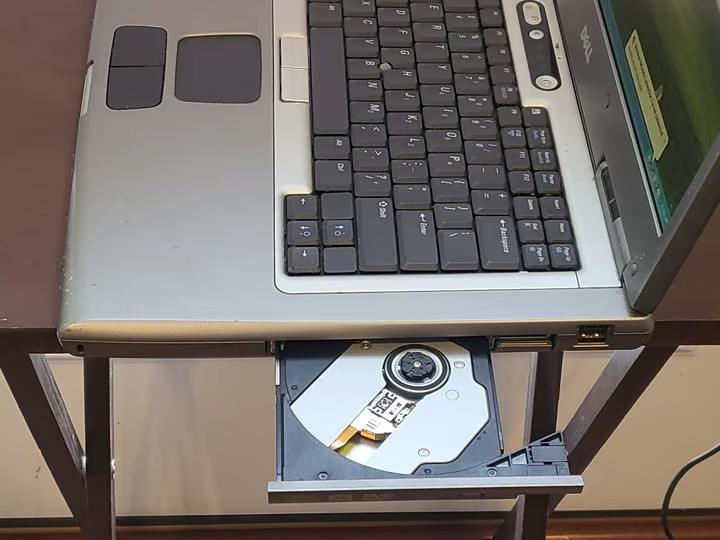 Dell 15″ Laptop Windows XP SP3 32 BIT-Parallel port-9 pin Serial Port-RS232- CD