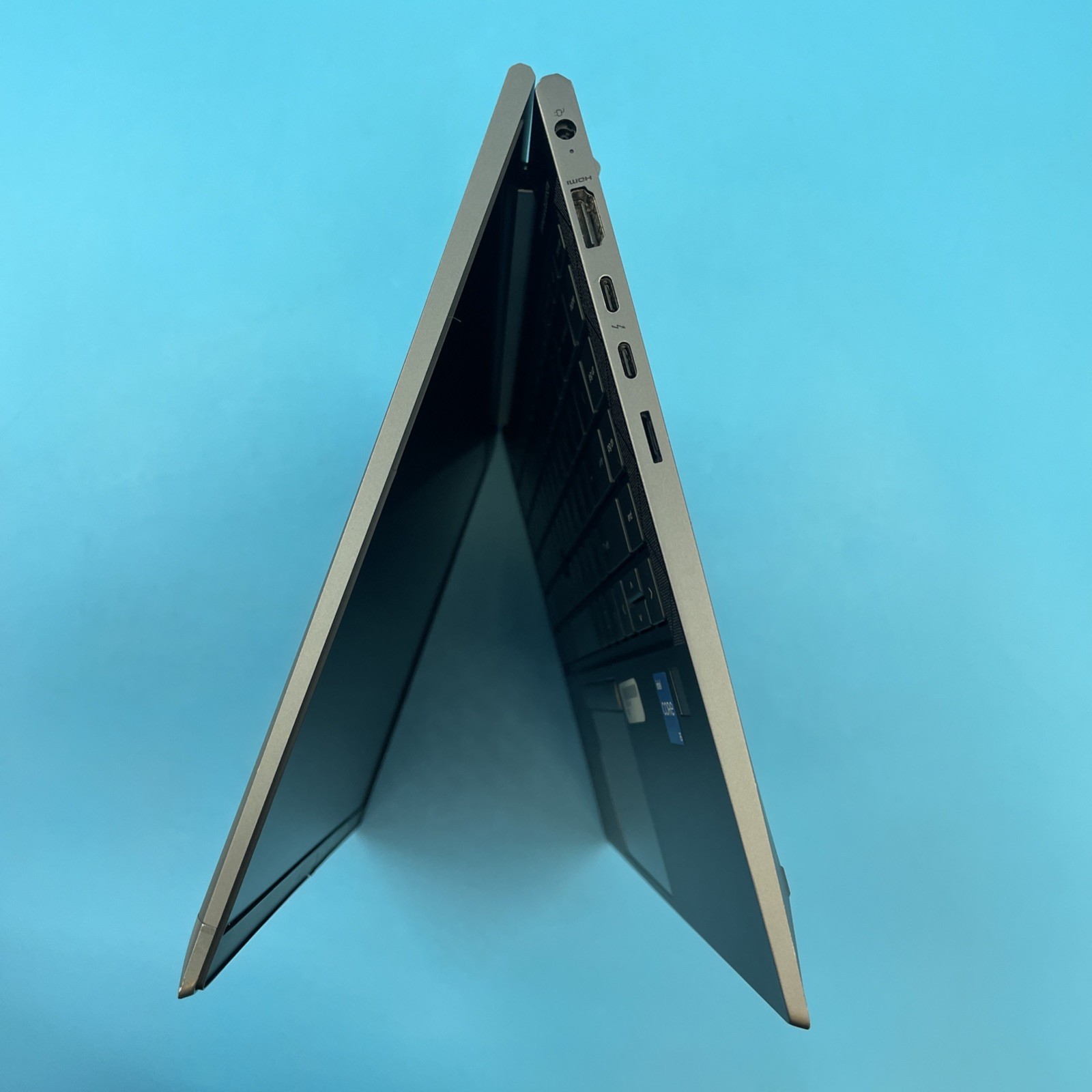 HP Firefly G8 | i5-1135G7 | NO RAM | NO DRIVE | NO OS | NO BATTERY