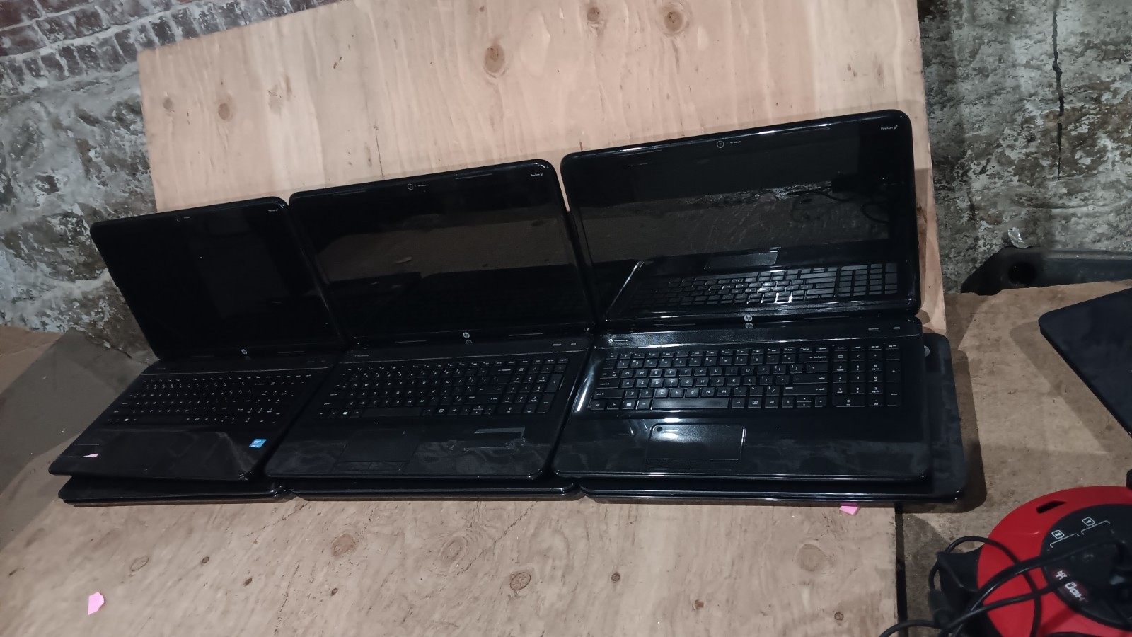 17.3″ HP Pavilion g7 Laptop Core i3-3110M @ 2.40 GHz 17.3″ LCD Screen AC Adapter