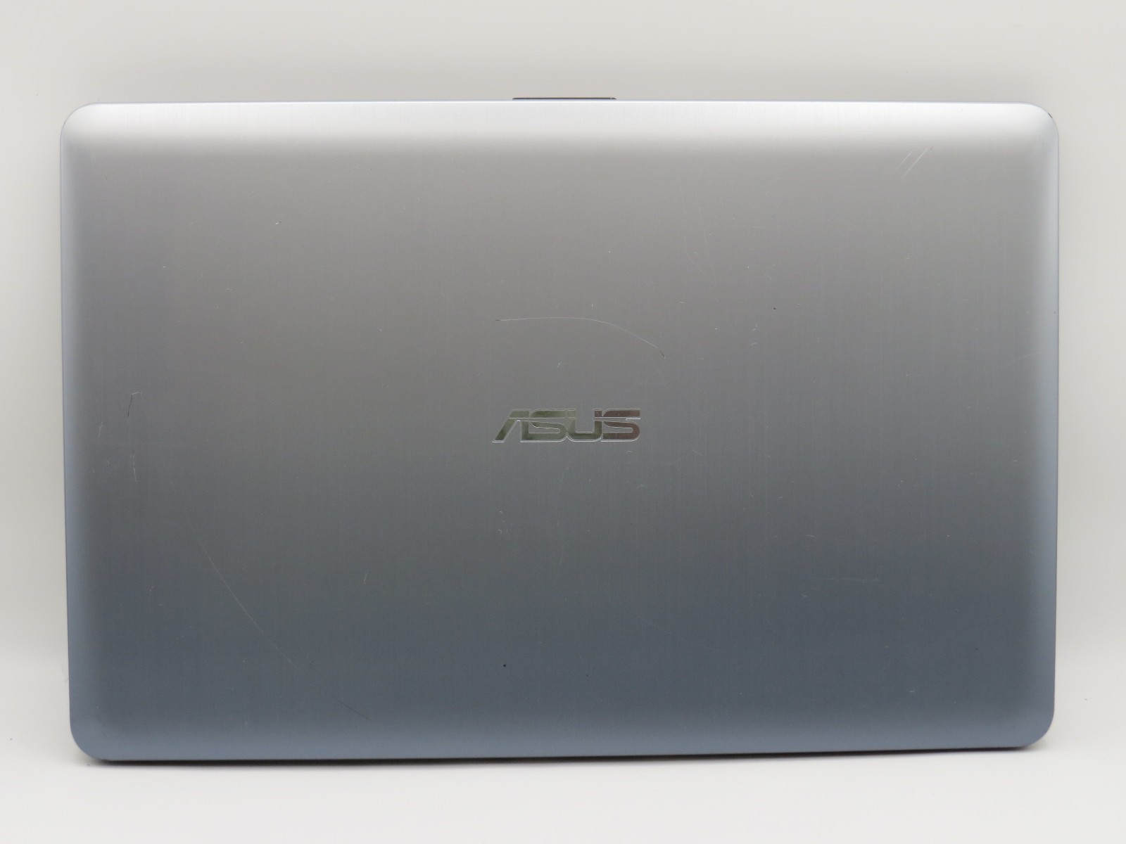 ASUS X540 Pentium 3700 @ 1.6GHz 4GB DDR3 240GB 2.5″ SATA SSD No OS/AC