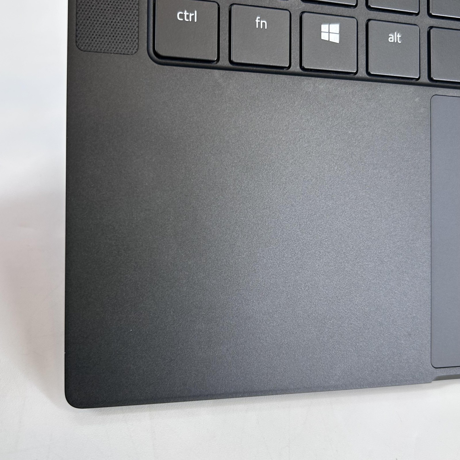 Razer Blade Stealth 13 FHD i7-8565U 1.80GHz 8GB 256GB SSD Good Chipped Screen