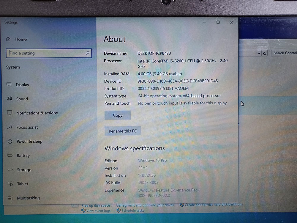 Lenovo ThinkPad E560 15.6″ Core i5-6200U @ 2.3GHz 4GB RAM 500GB HDD Win 10 Pro