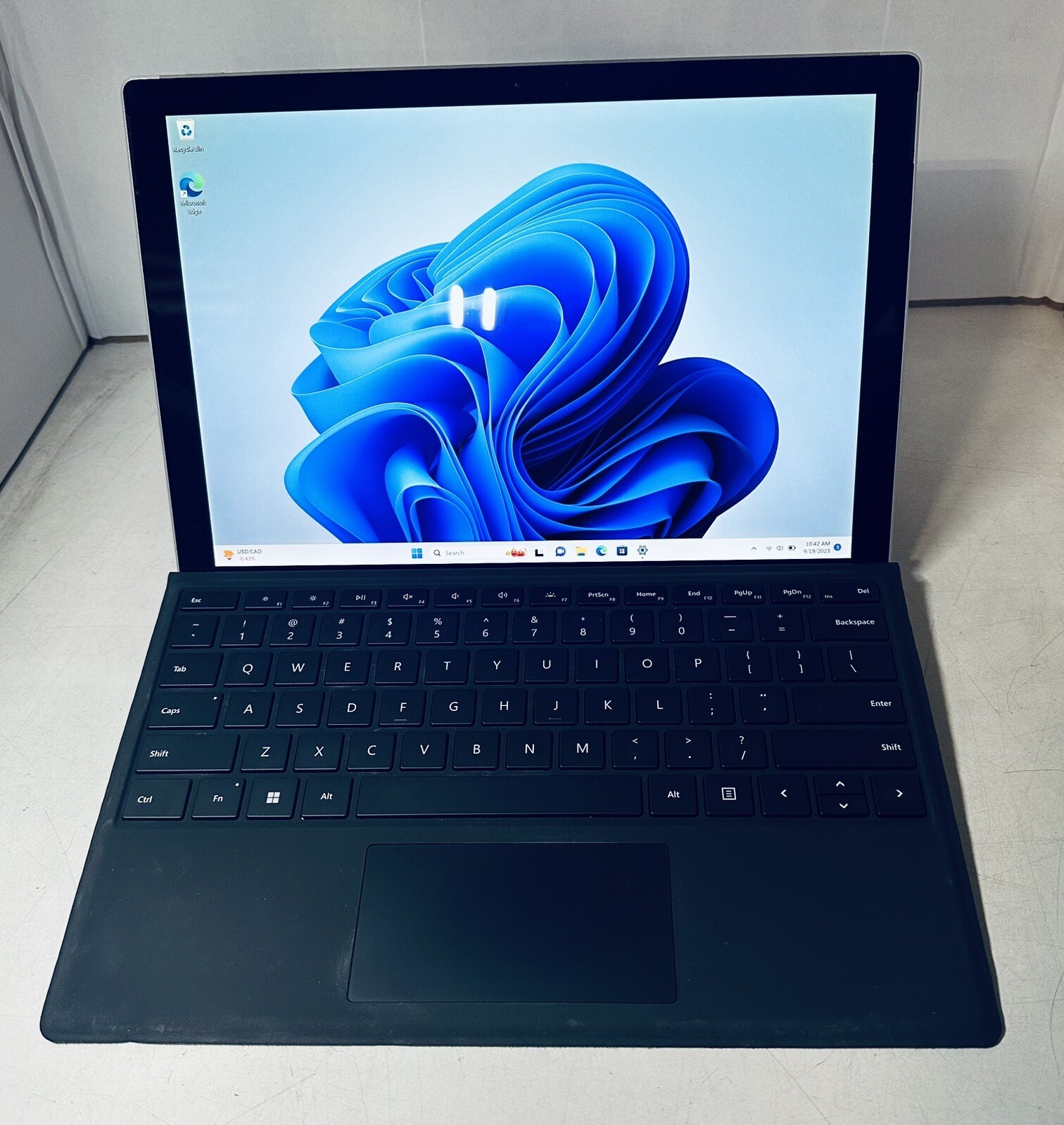 MICROSOFT SURFACE PRO (5TH GEN) 12.3″ Intel m3 7Y30 1.00GHz 4GB RAM 128GB SSD