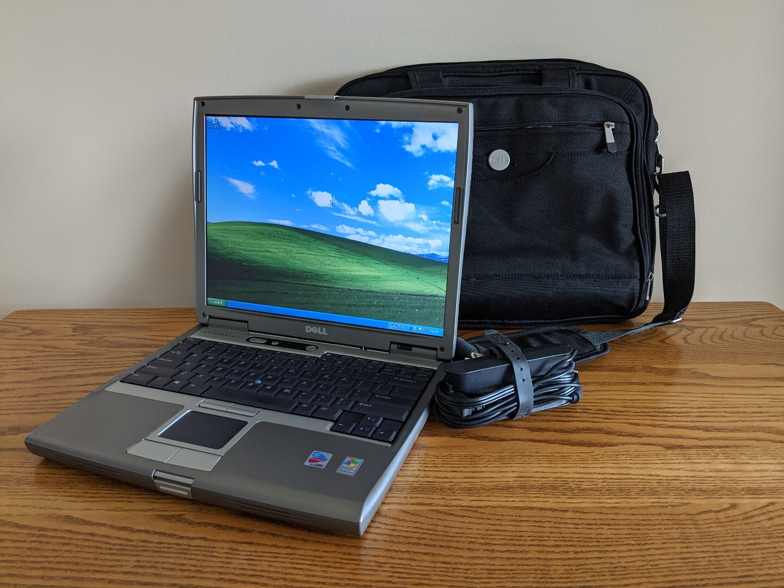 Dell Latitude D610 Intel Pentium M 740 2GB DDR2 40GB HD Windows XP