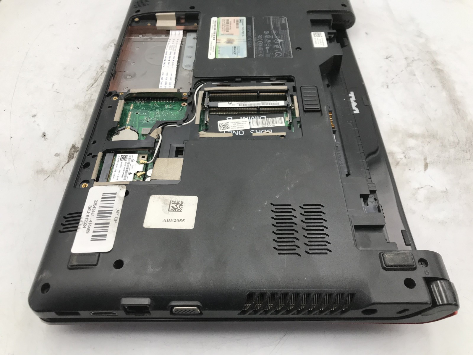 DELL INSPIRON 1564 – FOR PARTS/REPAIR – INTEL I3 330M – NO RAM – READ DESC – BB!