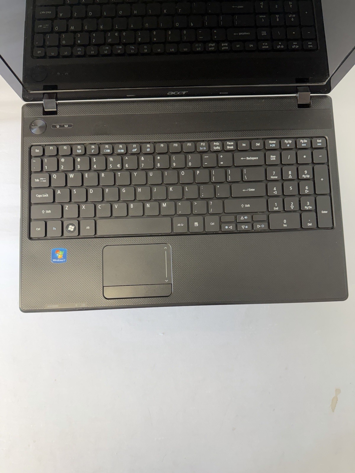 Acer Aspire 5336 Laptop – Good Screen – Intel Celeron 900 – Read Des