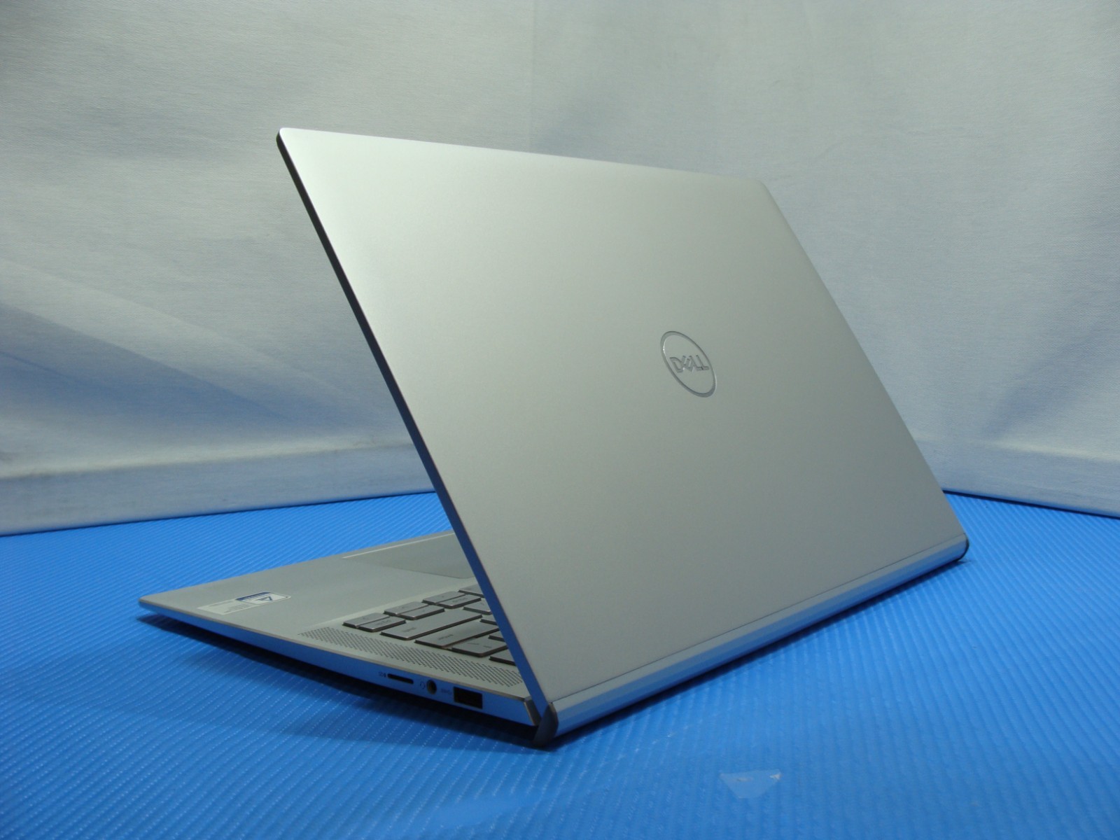 Dell INSPIRON 7400 14.5″ QHD core i5-1135G7 2.4GHz 8GB RAM 256GB SSD Win 11 Home