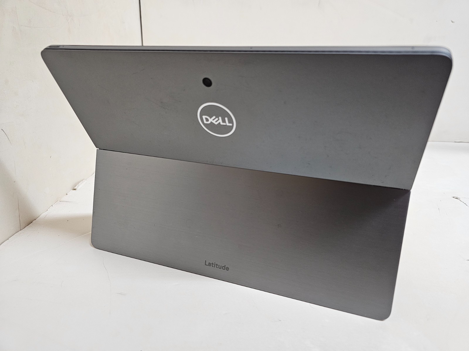 Dell Latitude 7200 Tablet – 1.9 GHz i7-8665U 16GB 256GB 12.3″ Touchscreen – SP1