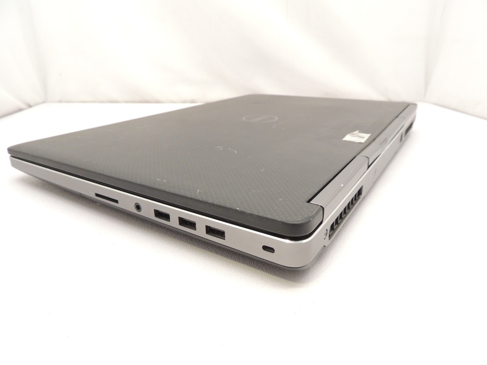 Dell Precision 7510 Core i7 6820HQ 16GB 256GB Nvidia M4000M Laptop -Dent on Lid