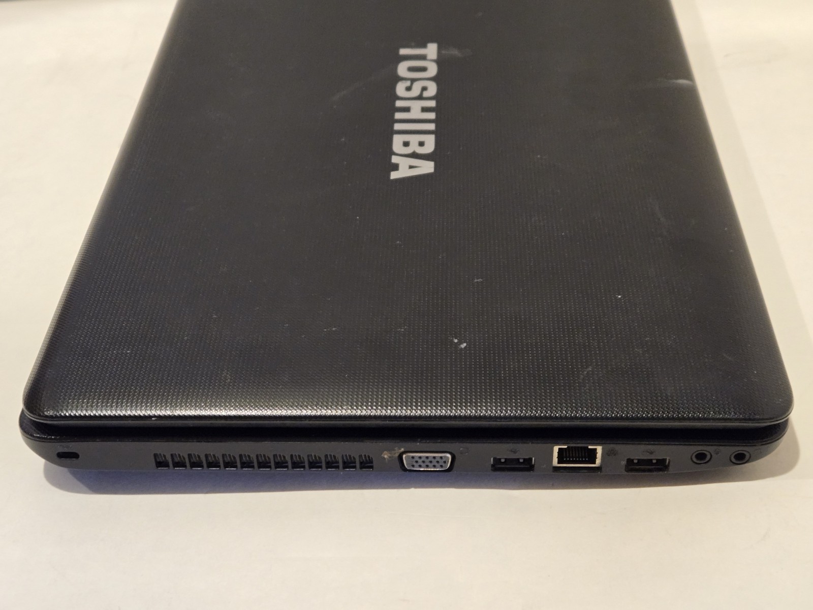 Toshiba Satellite C655-S5049 15.6″ Celeron 4GBRam 500GB Linux Mint Actual Photos
