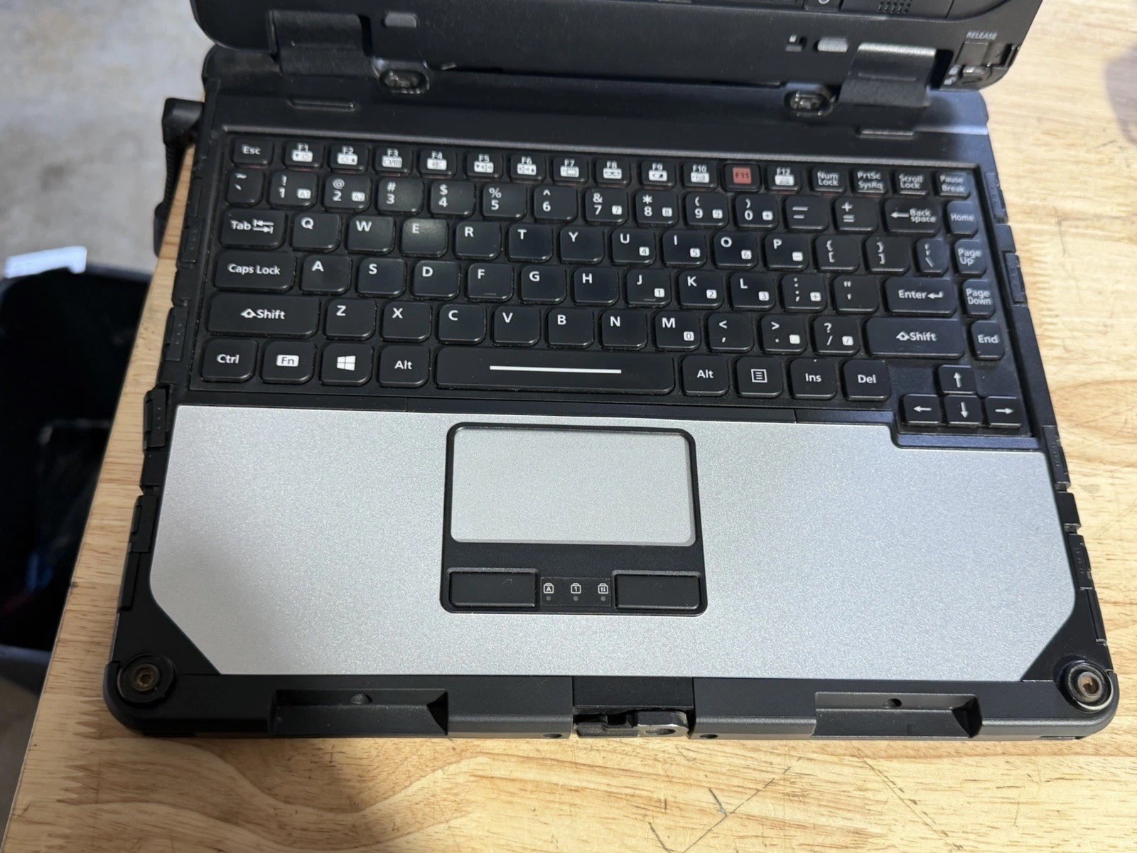 Panasonic ToughBook CF-33 i5-6300U 8GB Ram 256 SSD Win11 Pro. Touchscreen