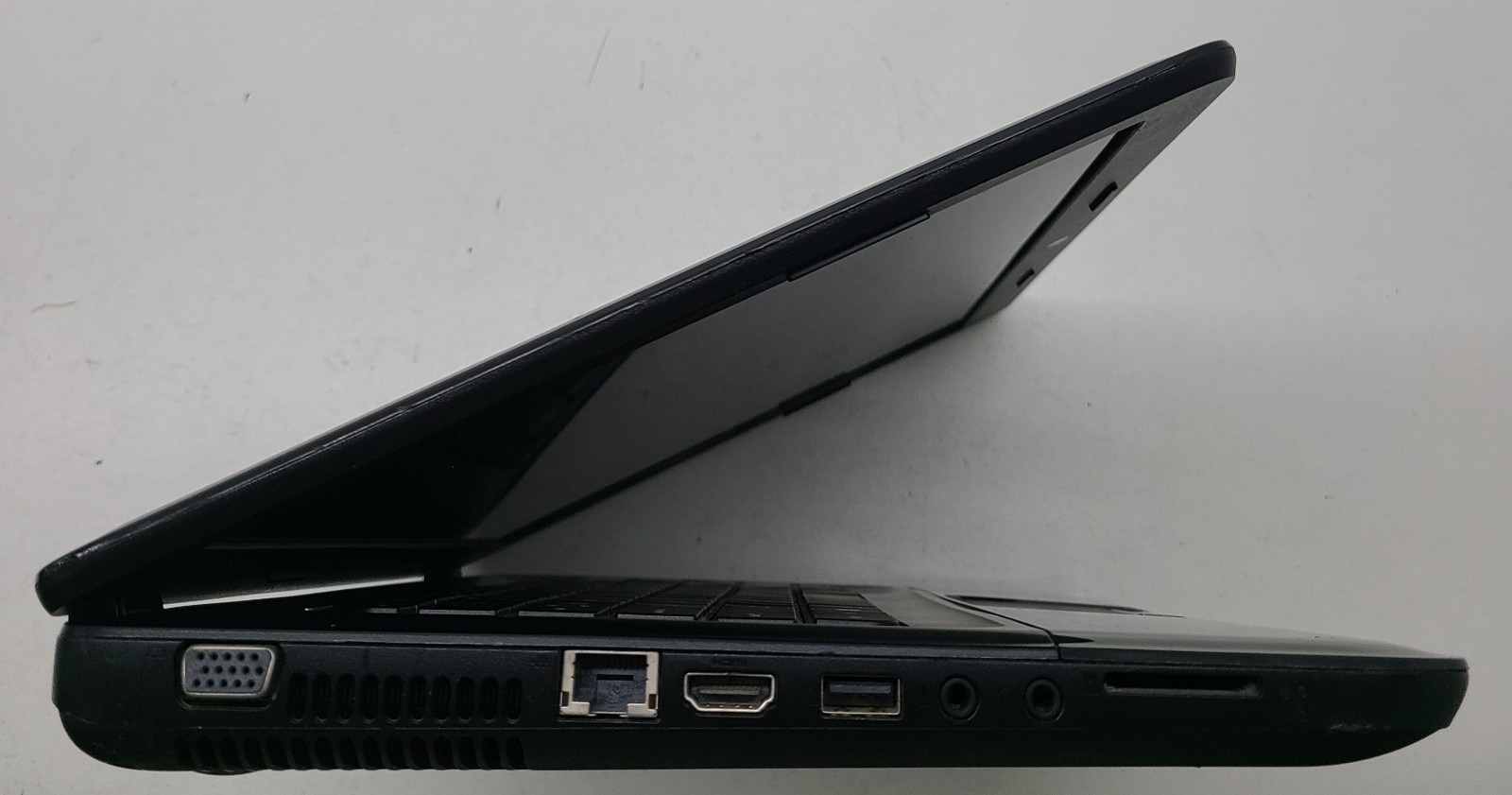 HP 2000-2D70NR 15.6″ Laptop AMD A4-5000 4GB Ram NO HD/OS/BATT (FL)