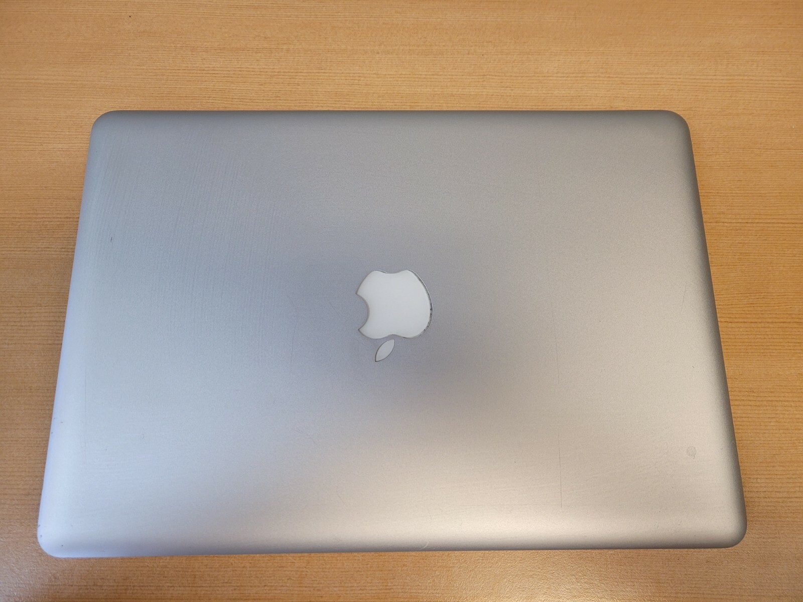 MacBook Late 2008, LCD Looks Good, Selling for Parts or Repair, Read