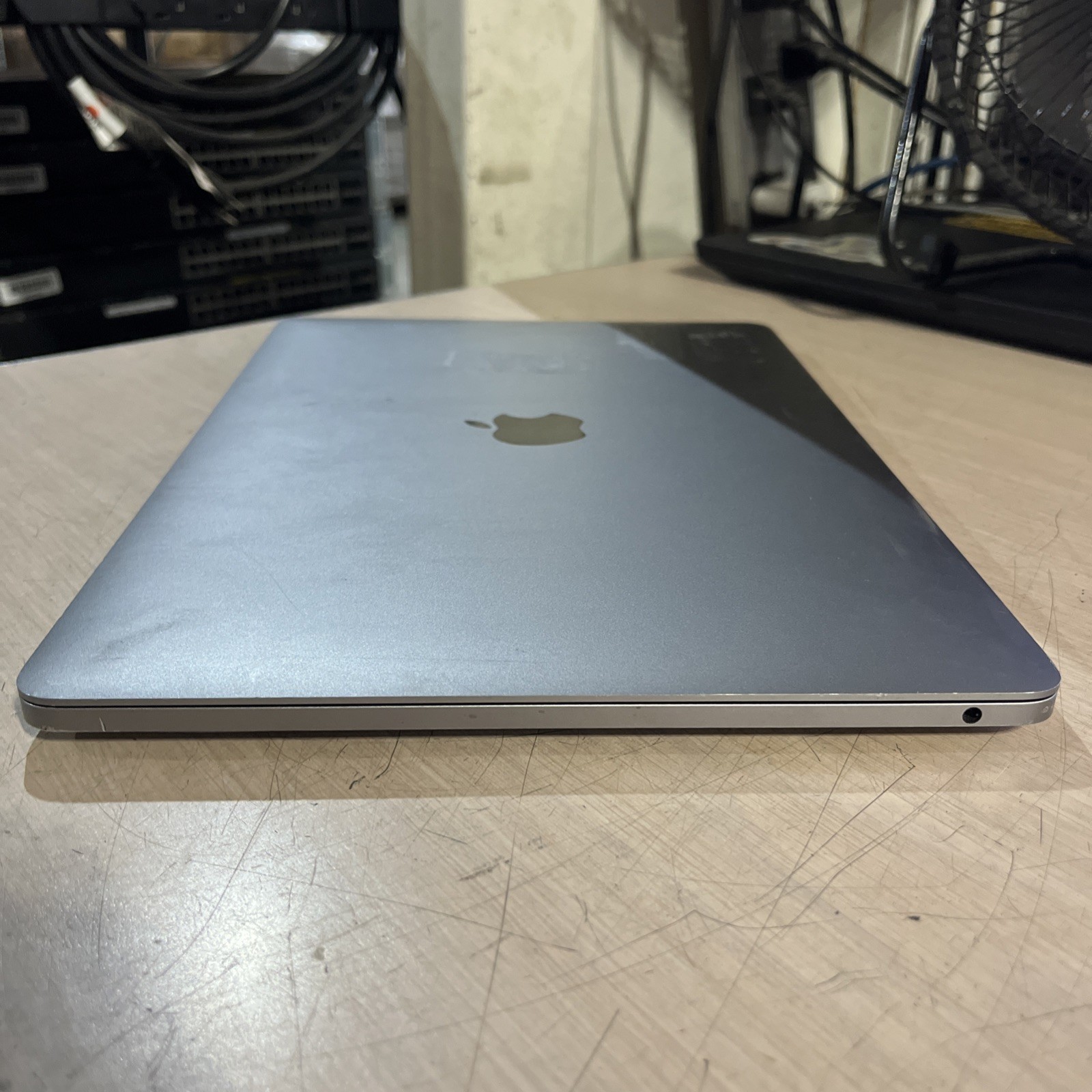 APPLE MACBOOK PRO “M1″ 8 CPU/8 GPU 13” 3.2GHZ 8GB RAM 256SSD