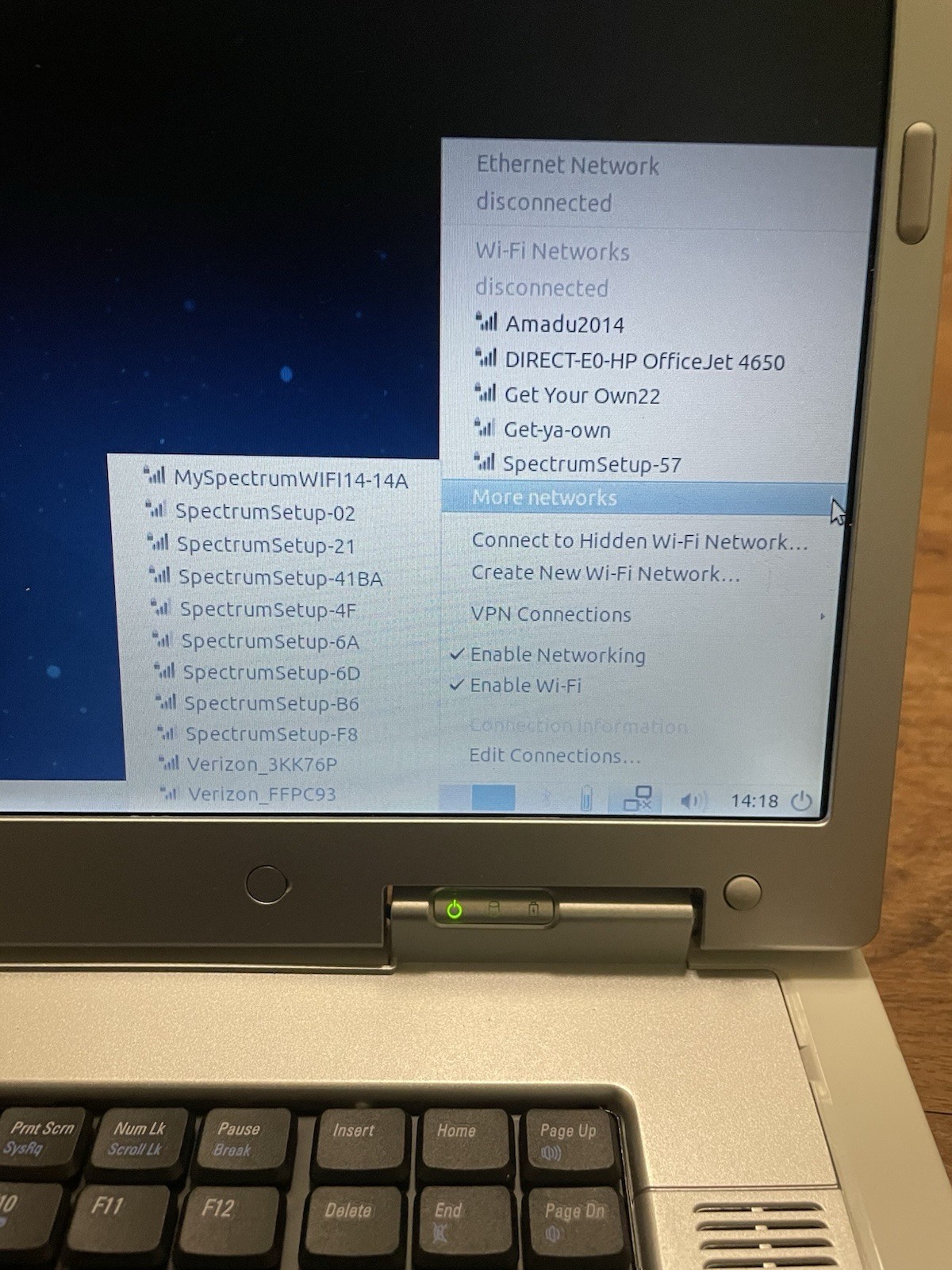 Dell Inspiron 9300 Laptop Linux 18″ PentiumM 1GB + Charger & CarryingCase Wi-Fi