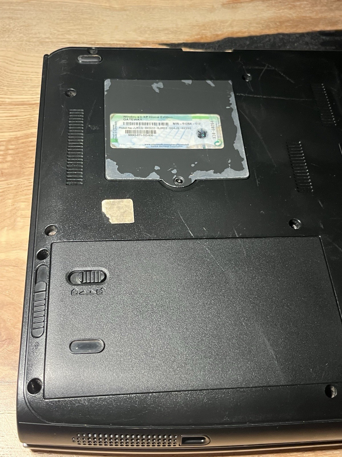 Gateway 7426GX Laptop AMD Athlon 64 3700+ 1GB RAM 100GB HDD Windows XP