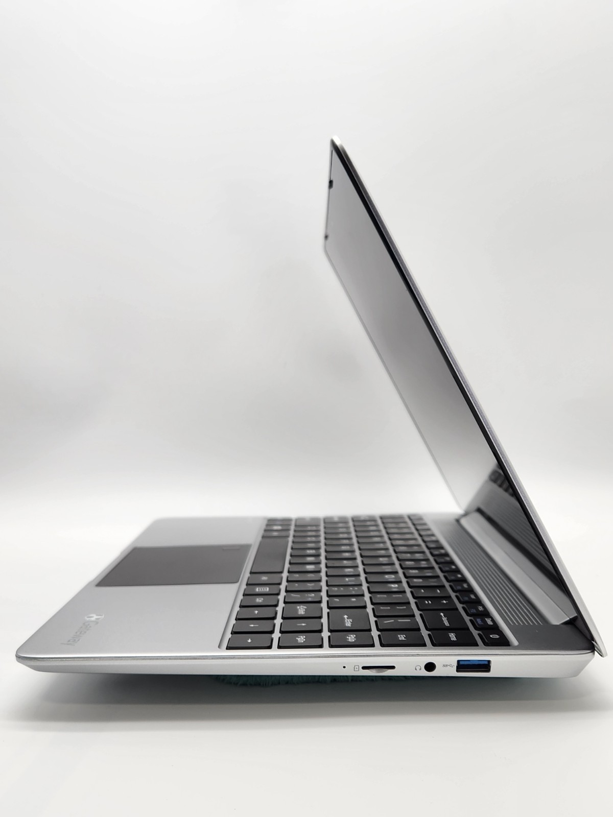 Gateway 14.1″ FHD i3-1005G1 12GB RAM 512GB SSD Win10 Home Fingerprint