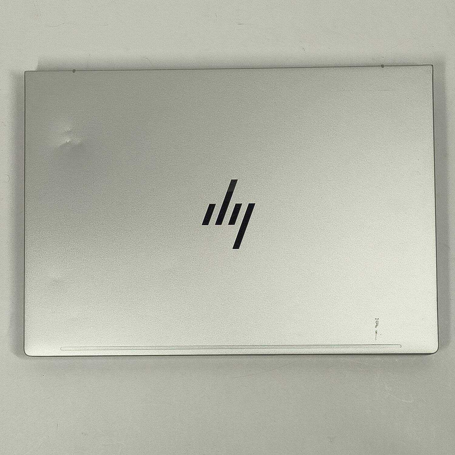 Broken HP EliteBook 640 G11 14″ Ultra 5 135U 1.6GHz 16GB RAM Mouse Pad