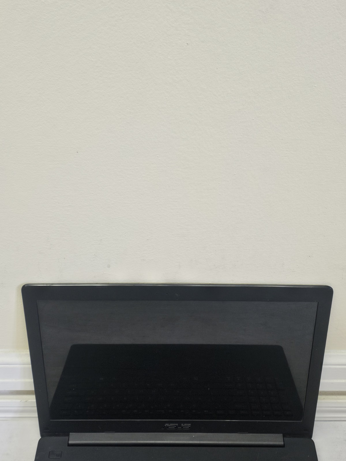 ASUS X553S Laptop – Celeron N3050 – 4GB RAM – Parts/Repair – Read Desc.