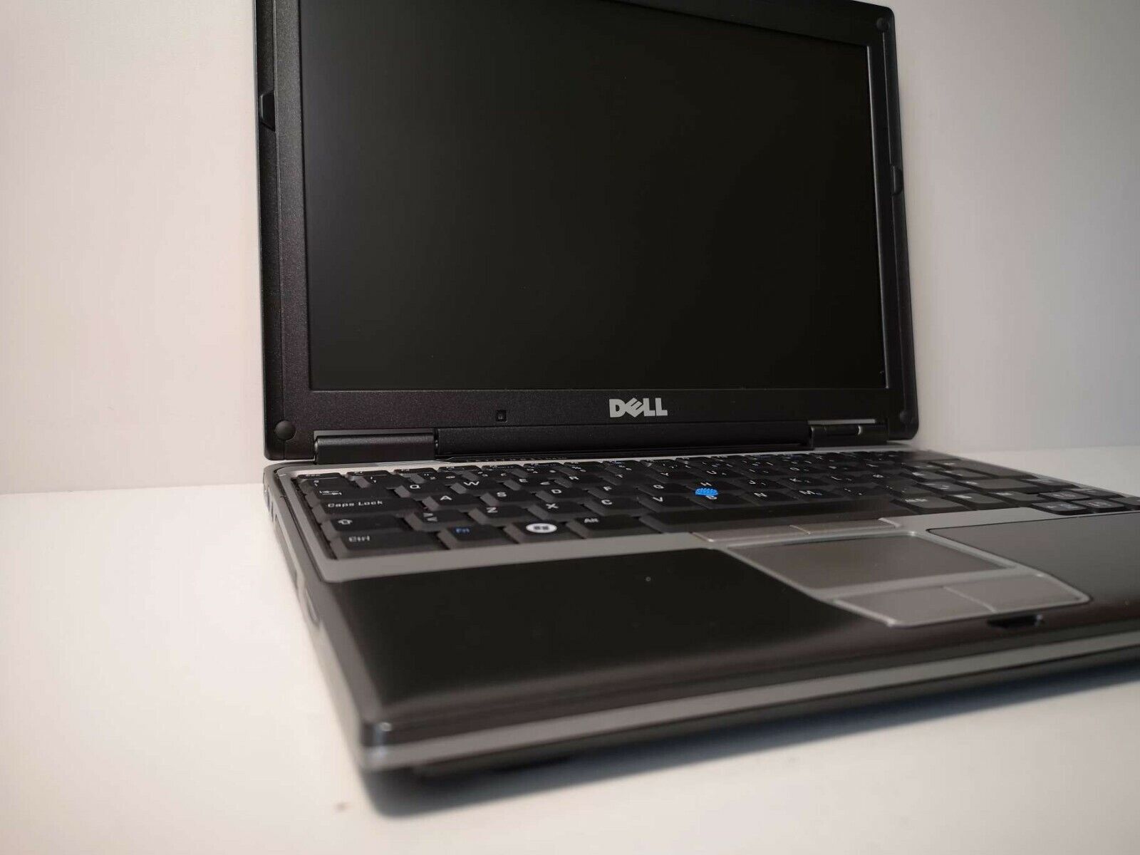 Dell Latitude D430 Core 2 Duo U7500 1.06Ghz 2GB RAM 1280x800px Windows 7 Pro