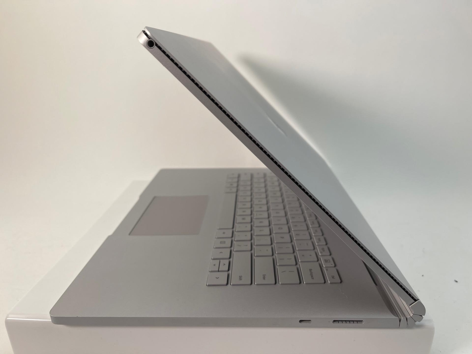 Microsoft Surface Book 2 15″ PixelSense Laptop (i7-8650U 16GB 256GB) HNR-00001