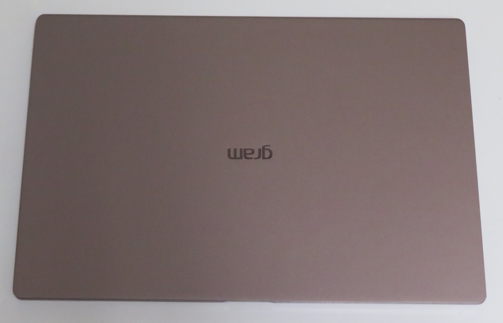 LG gram Max 17″ Touch Laptop Intel Core Ultra 7 355 32GB RAM 1TB Matte Bronze